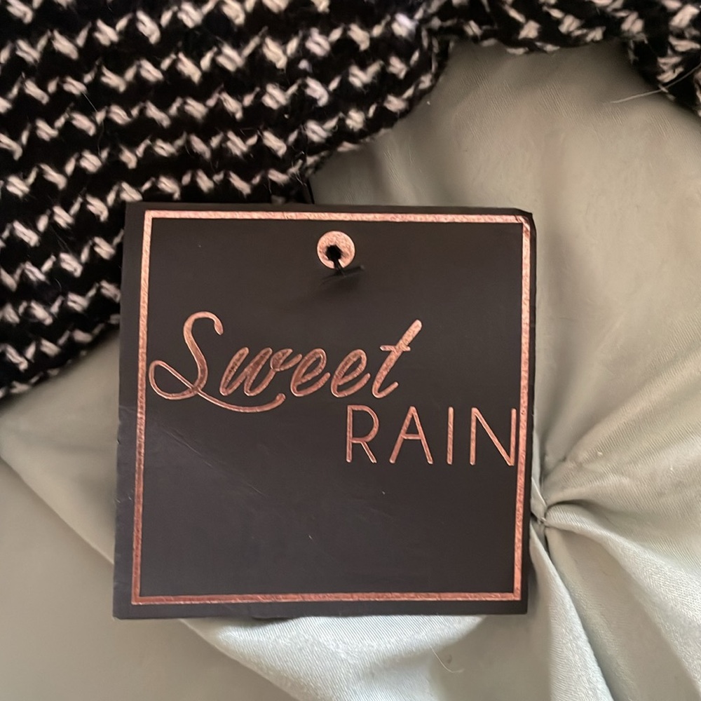 Very cozy and soft oversized coat.brand is sweet train. - Picture 6 of 6